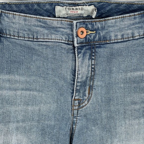 Torrid Boyfriend Stretch Mid-Rise Rip & Repair Jeans Plus 20 R Whiskers Stitched - Picture 8 of 16